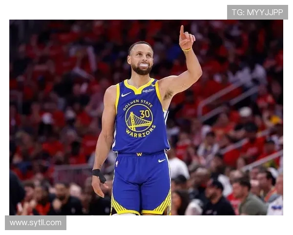 库里提醒球队谨防失误对手会借机反击持续施压抓住机会轻松得分